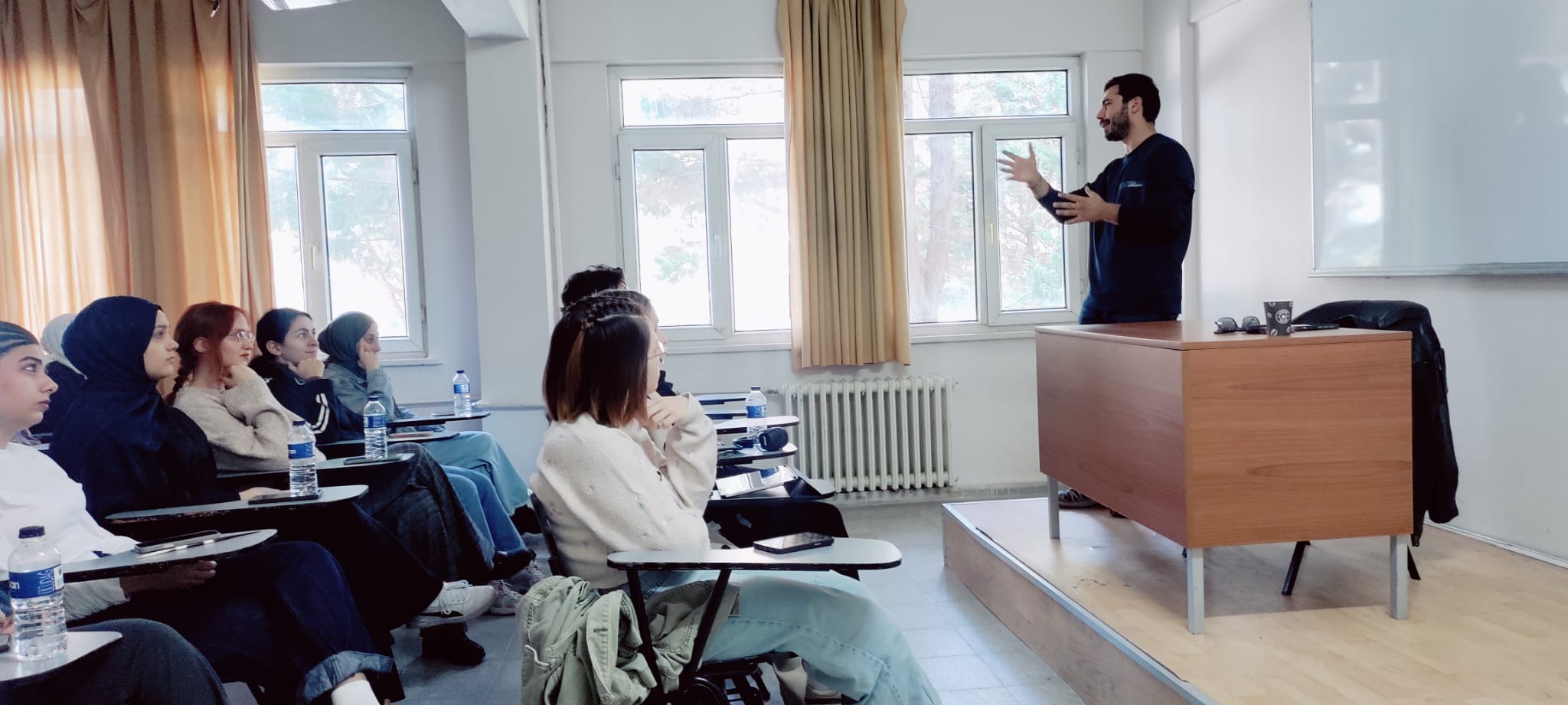 Yüksekokulumuz Sivil Hava Ulaştırma İşletmeciliği Programı Kariyer Planlama  dersi kapsamında "Sivil Havacılık Sektöründeki Güncel Konular" konulu söyleşi yapıldı.
